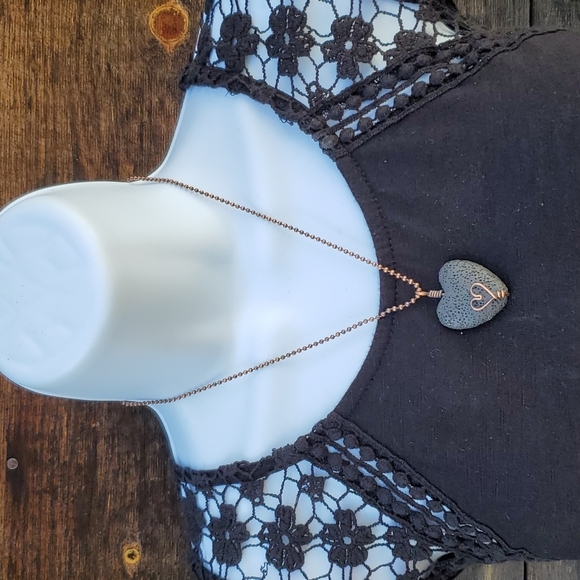 Necklace Copper Wire Wrapped Heart Shaped Lava Stone Essential Oil Diffuser - Picture 3 of 5